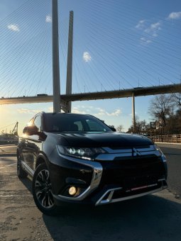 MITSUBISHI OUTLANDER 4WD  в Камчатский край