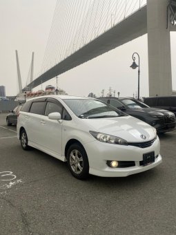 TOYOTA WISH 4WD в г.Владивосток